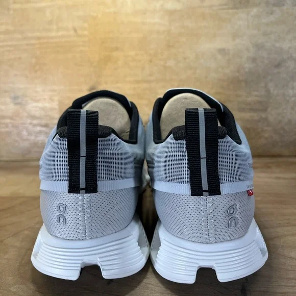 NEW On Cloud 5 WATERPROOF REFLECTIVE Womens Size 9 Running Shoes Sneakers Gray - Picture 8 of 14